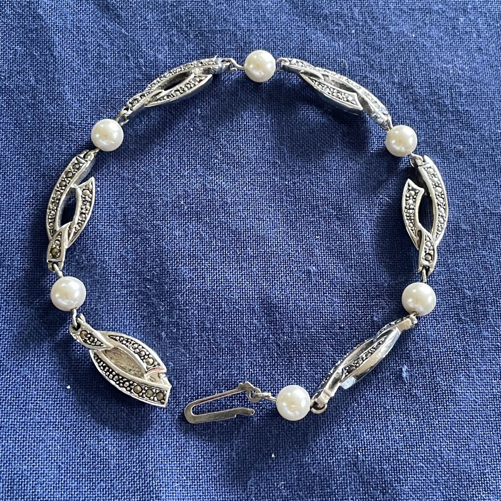 Rhinestone and Pearl-like Bead Bracelet